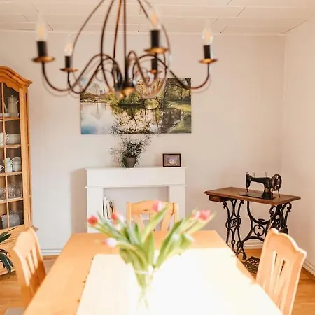 Blick Ins Freie: Landhaus Mit Idyllischem Garten